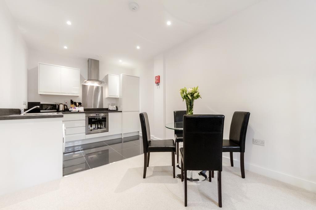 Roomspace Serviced Apartments - Nouvelle House Саттон Екстер'єр фото